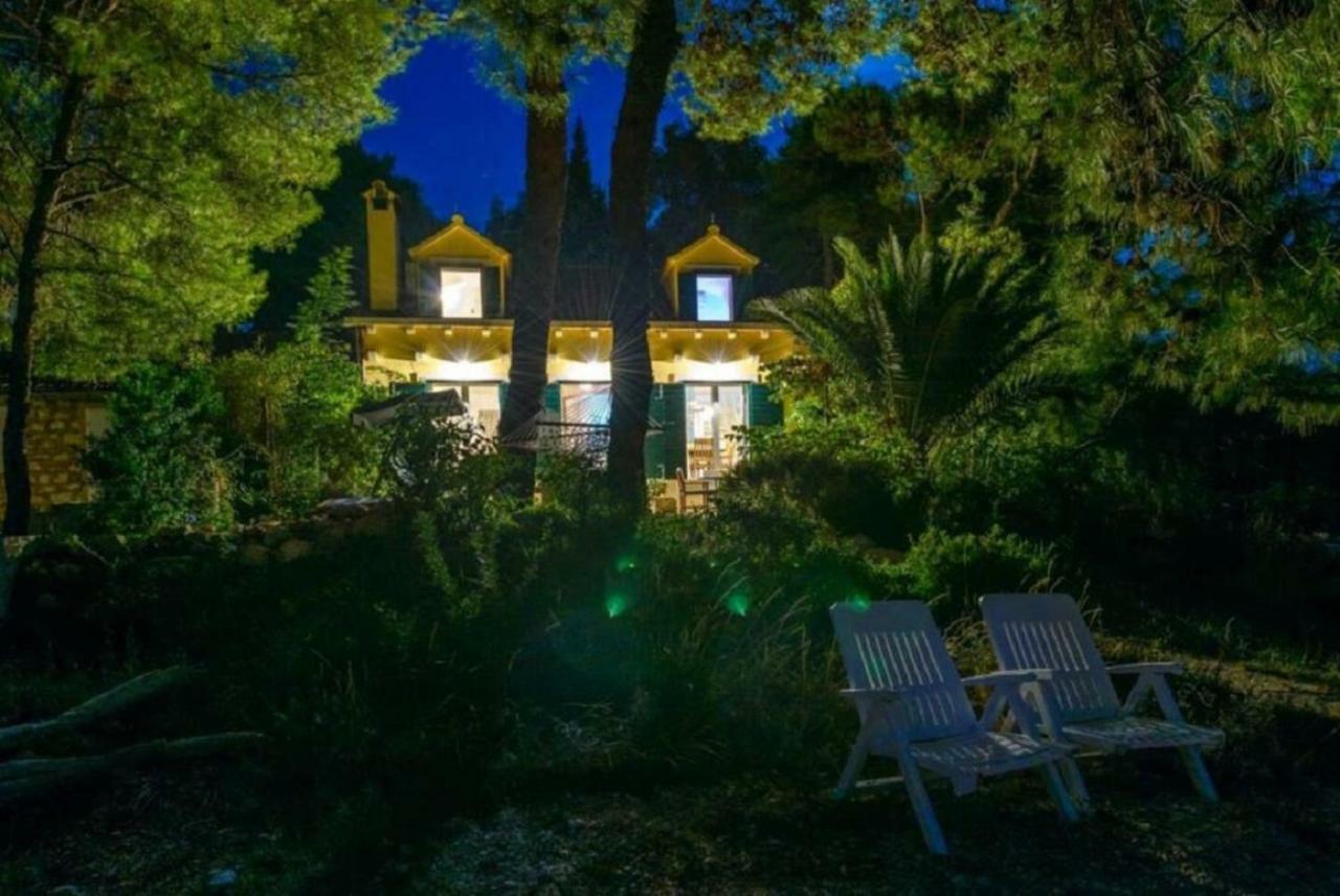 Deluxe Villa Sirena On The Beach With Pool سوبيتار المظهر الخارجي الصورة