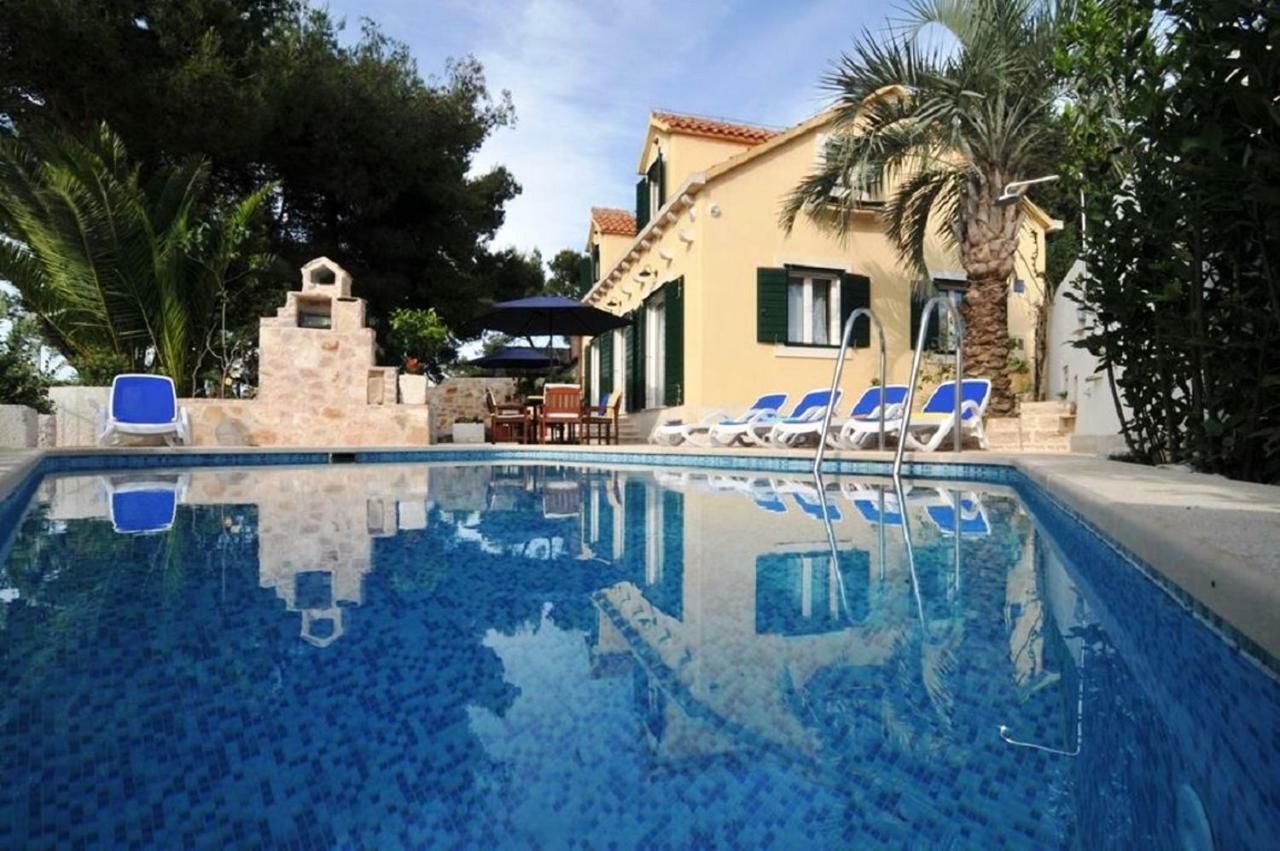 Deluxe Villa Sirena On The Beach With Pool سوبيتار المظهر الخارجي الصورة